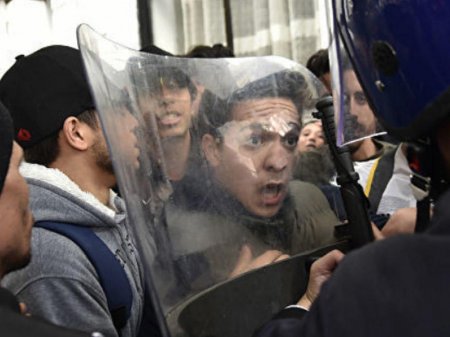 Əlcəzairdə etirazlar zamanı 195 nəfər saxlanılıb