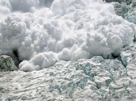 1 nəfər qar uçqunu altında qalıb