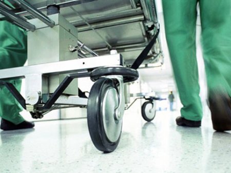 Mingəçevirdə binadan yıxılan 18 yaşlı qızı Bakıya gətirdilər