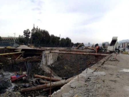 Metro stansiyası çökdü: dağıntılar altında qalanlar var - FOTO