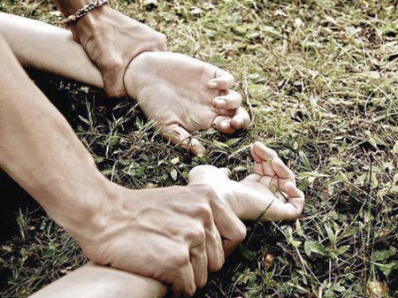 Bacısını zorlayıb, öldürüblər - Məşhur aktyorla bağlı dəhşətli faktlar üzə çıxdı - FOTO