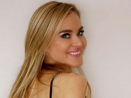 Aktrisa Portuqaliya üçün soyundu - FOTO