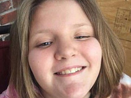 15 yaşlı oğlan ögey bacısını döyüb, öldürdü - FOTO