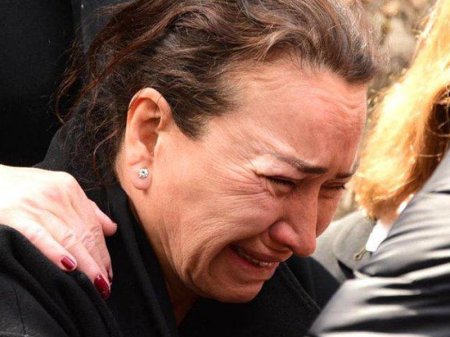 Aktrisa ərinin dəfnində göz yaşı tökdü - FOTO