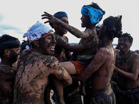 Palçıq festivalından maraqlı fotolar