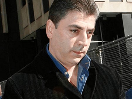 Nyu-Yorkun məşhur mafiya başçısı evinin qarşısında öldürüldü