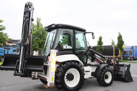 Sabunçu vağzalının tikintisində işləyən traktorçu sükan arxasında öldü