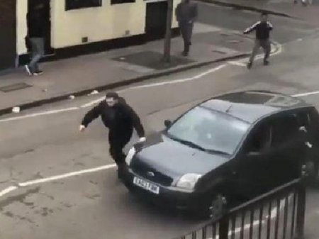 Daha bir ölkədə məcsidə hücum edildi: yaralanan var-FOTO