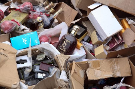 Azərbaycanda Ermənistan istehsalı olan 220 ədəd spirtli içki məhv edildi - FOTO