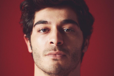 Məşhur aktyorun dodağını it dişlədi