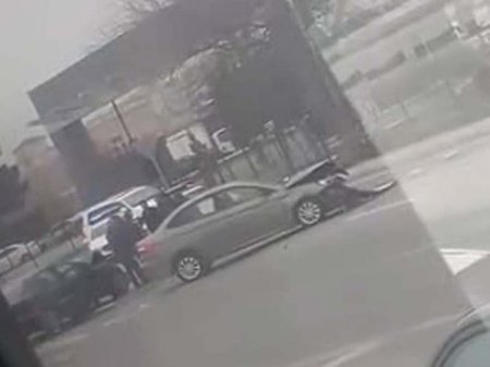 Bakıda qəza - iki avtomobil toqquşdu