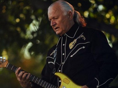 Əfsanəvi gitaraçı vəfat etdi