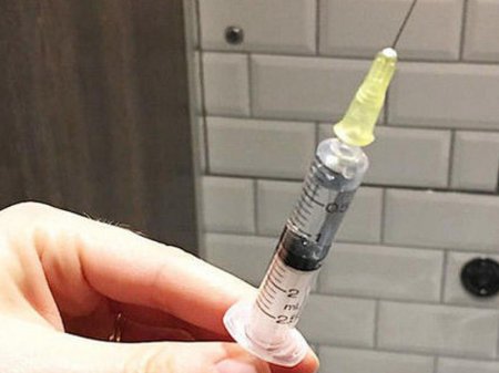 Bədəninə meyvə suyu yeridən qadın ölümdən döndü