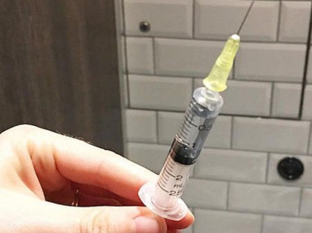 Bədəninə meyvə suyu yeridən qadın ölümdən döndü