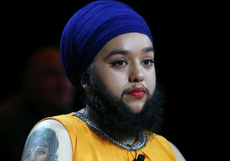 Gənc qız saqqal saxlayaraq "Məni belə qəbul edin" dedi