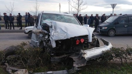 İki “Toyota” toqquşdu, toya gedənlər yarı yolda qaldı