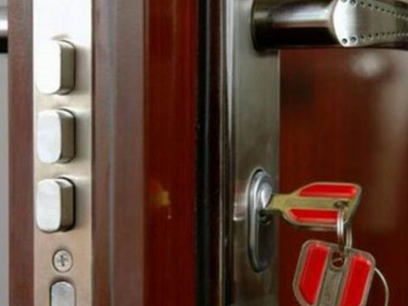 Qapısının kilidi sındı, mənzildə köməksiz vəziyyətdə qaldı