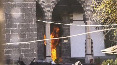 DƏHŞƏT:Məscidə od vuruldu