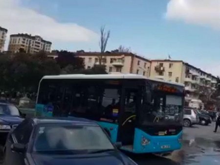 Qara Qarayev prospekti istiqamətində avtobuslar marşrut xətti üzrə hərəkət edir