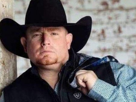 Müğənni klip çəkilişində özünü güllələdi