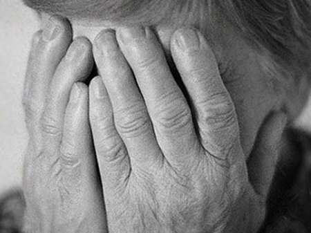 Bakıda oğul 67 yaşlı anasını pula görə döydü