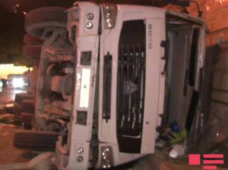 Betonqarışdıran aşdı, sürücü öldü