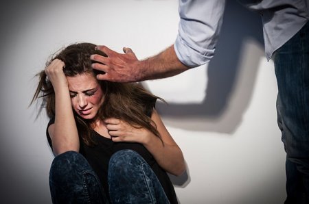 Sumqayıtda qayınata gəlini döyərək xəstəxanalıq edib