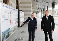 Prezident İlham Əliyev Bakı-Tbilisi-Qars dəmir yolu xəttində hərəkət edəcək sərnişin qatarı ilə tanış olub - FOTO