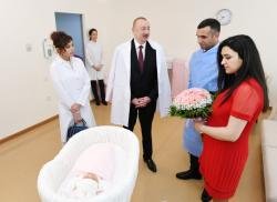 Prezident İlham Əliyev və birinci xanım Mehriban Əliyeva Azərbaycanın 10 milyonuncu sakininin valideynləri ilə görüşüblər - FOTO