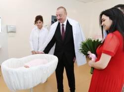 Prezident İlham Əliyev və birinci xanım Mehriban Əliyeva Azərbaycanın 10 milyonuncu sakininin valideynləri ilə görüşüblər - FOTO