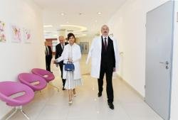 Prezident İlham Əliyev və birinci xanım Mehriban Əliyeva Azərbaycanın 10 milyonuncu sakininin valideynləri ilə görüşüblər - FOTO
