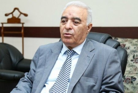 Deputatın qardaşı İçərişəhərdə vətəndaşın dükanını əlindən almaq istəyir