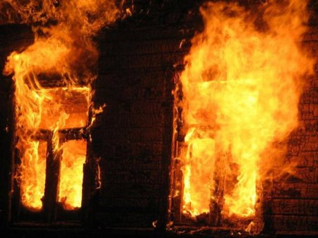4 otaqlı ev yandı