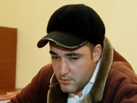 “Heyfimi qohumlarından çıxdım” - Yasda yemək yeyə bilmədiyi üçün qəbir daşlarını dağıdan şəxs