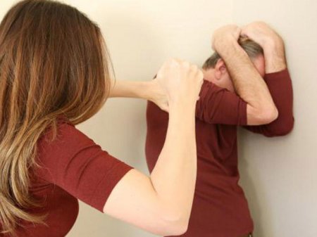 Bakıda qadın ərini döydü - Kişi ağır vəziyyətdə xəstəxanaya yerləşdirildi