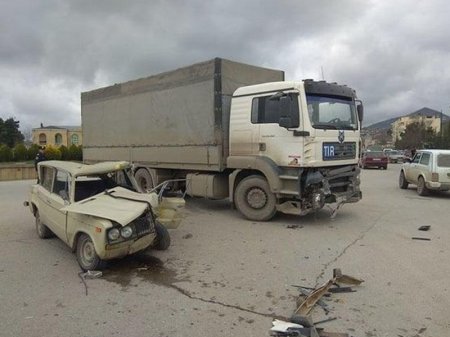 Şamaxıda qəza: sürücü yaralandı - FOTO