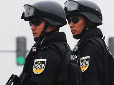 Məktəbə bıçaqlı hücum : ölənlər və yaralılar var