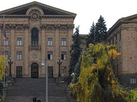 Ermənistan parlamentində yanğın olub