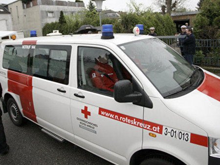 Avstriyada sərnişin qatarı yük avtomobili ilə toqquşdu - Yaralılar var