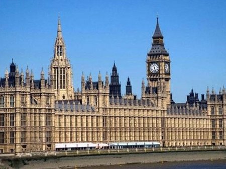 Britaniya parlamentində dinləmələr dayandırıldı - SƏBƏB