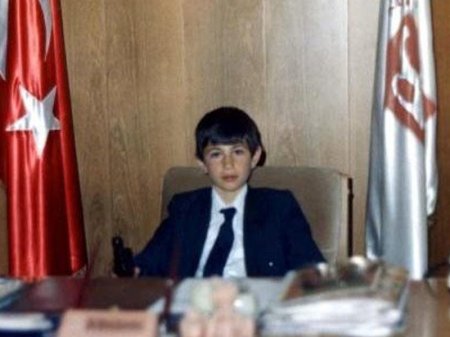 32 il əvvəl şəkil çəkdirdiyi kreslonun sahibi oldu - FOTO