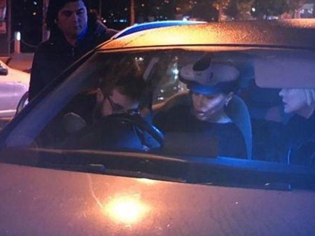 Aktrisanın avtomobili kilidləndi, təşvişə düşdü - FOTO
