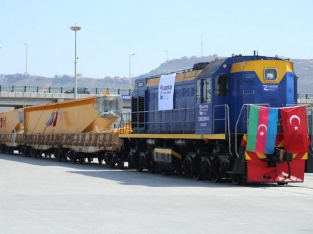 İstanbul-Bakı marşrutu ilə ilk blok qatarı qəbul edilib - FOTO