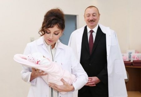 İlham Əliyev 10 milyonuncu Azərbaycan vətəndaşına ev və pul bağışladı - YENİLƏNİB