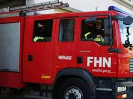 Bakıda tüstülənən bankdan yanğınla bağlı açıqlama