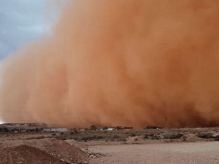 Qum qasırğası 1 nəfəri öldürdü - 10 yaralı var