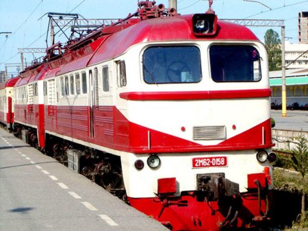 "Azərbaycan Dəmir Yolları" QSC-nin maşinisti teplovozdan yıxılıb öldü