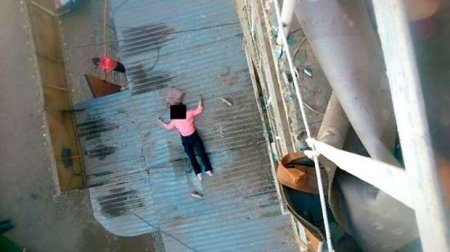 Bakıda 18 yaşlı qız intihar etdi