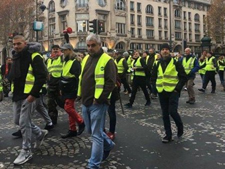 Parisdə "sarı jiletlilər"in aksiyası başladı