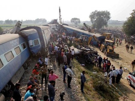 Hindistanda qatar relsdən çıxıb, çox sayda xəsarət alan var